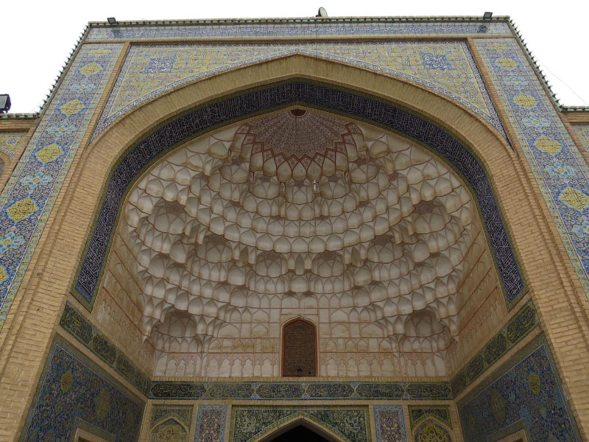 سردر ورودی مدرسه فیضیه