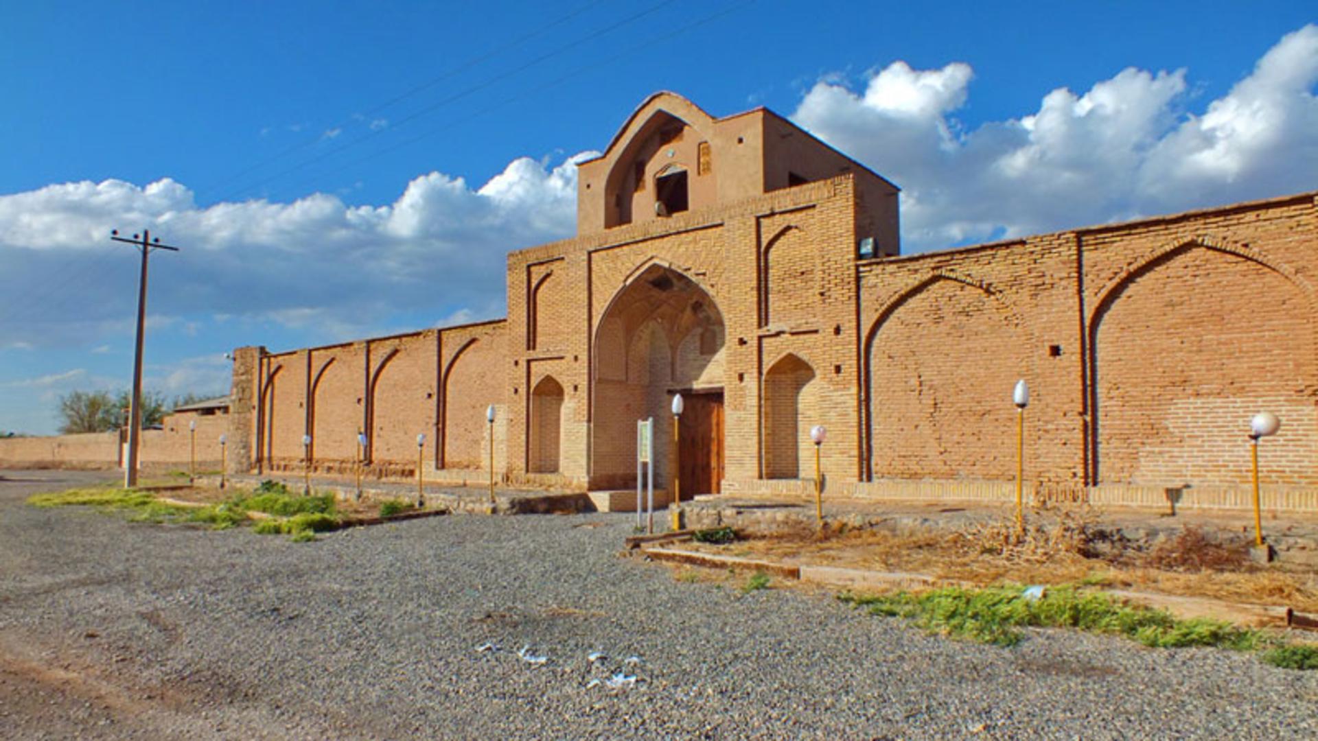 ورودی کاروانسرای پاسنگان
