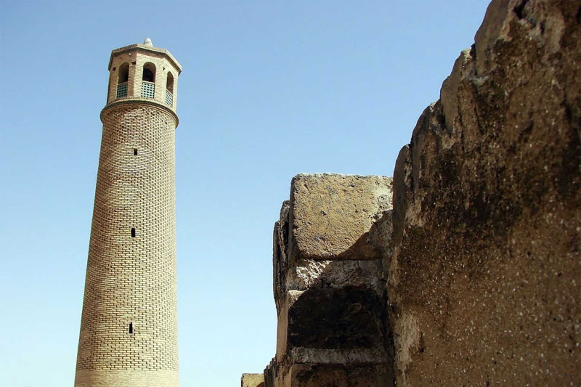 کوچه منتهی به مناره میدان کهنه
