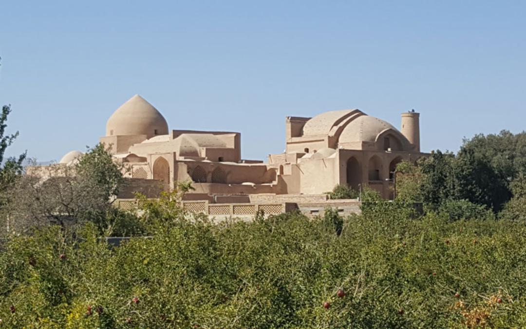 درختان اطراف مسجد جامع اردستان
