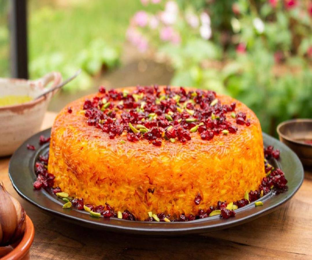 شیرازی پلو (ته چین مرغ و بادمجان)