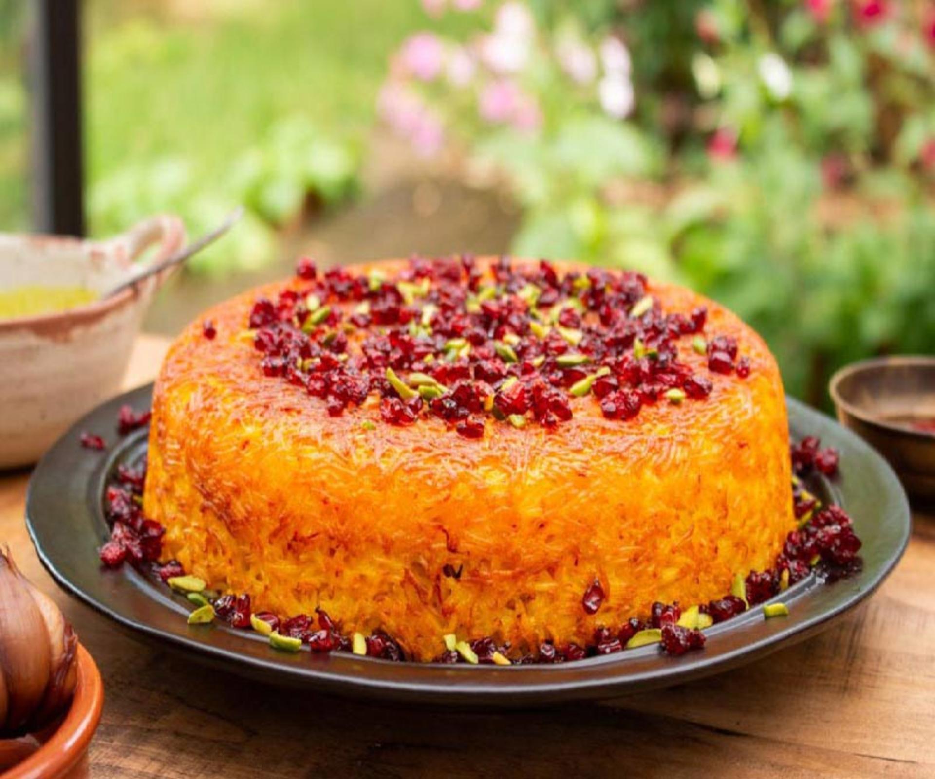 شیرازی پلو (ته چین مرغ و بادمجان)