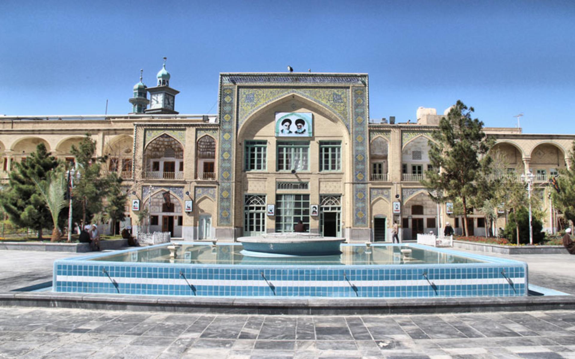حوض مدرسه فیضیه