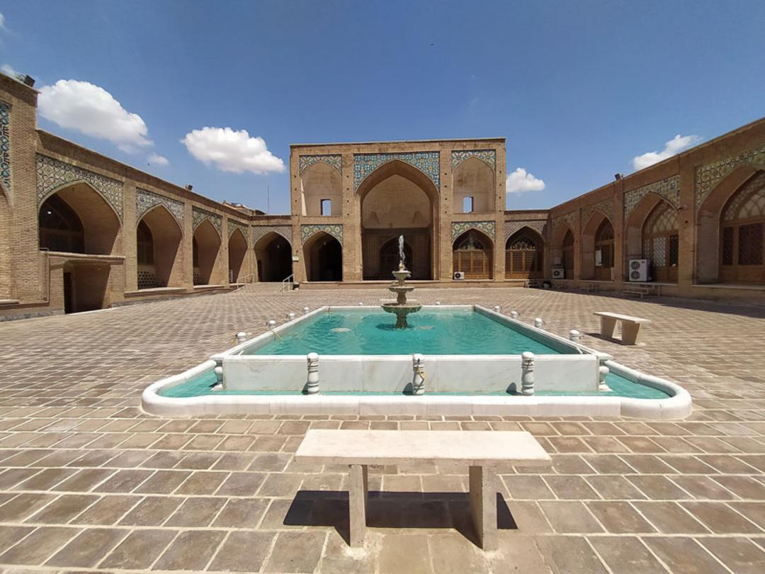 صحن حیاط مسجد جامع قم