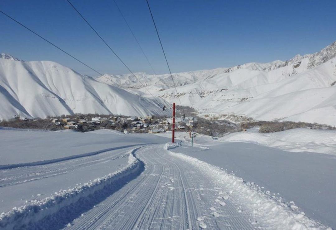 پیست اسکی خور پوشیده از برف