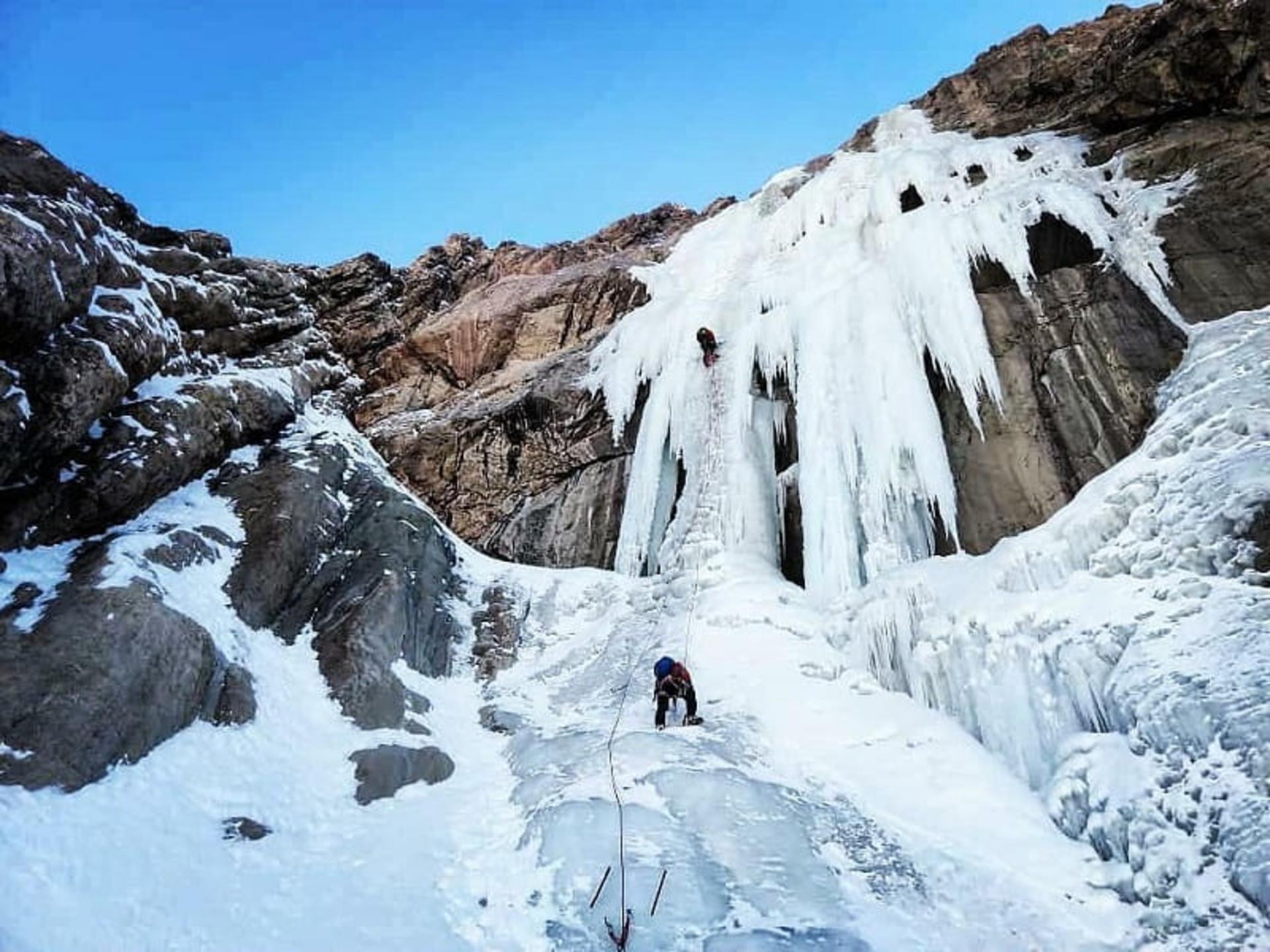 آبشار یخی نوا