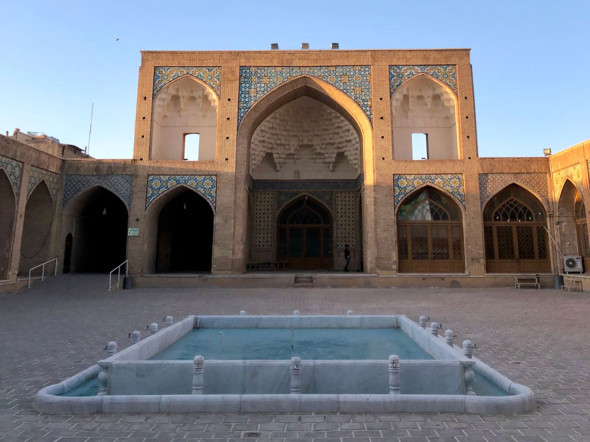 محوطه مسجد جامع قم