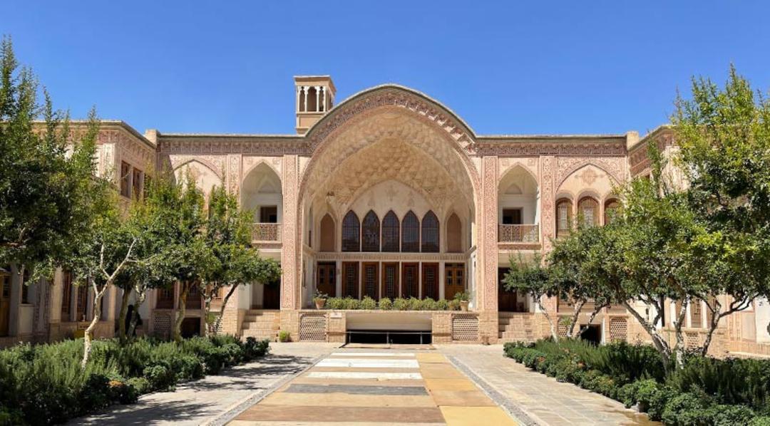 حیاط خانه تاریخی بروجردی ها کاشان