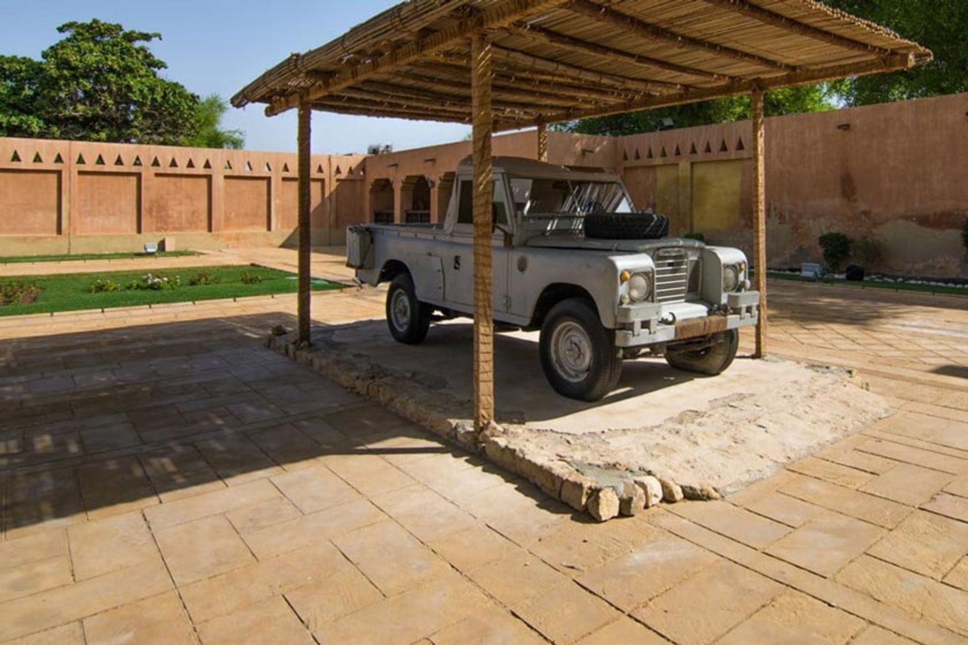 نمونه لندرور شیخ زاید در کاخ موزه العین