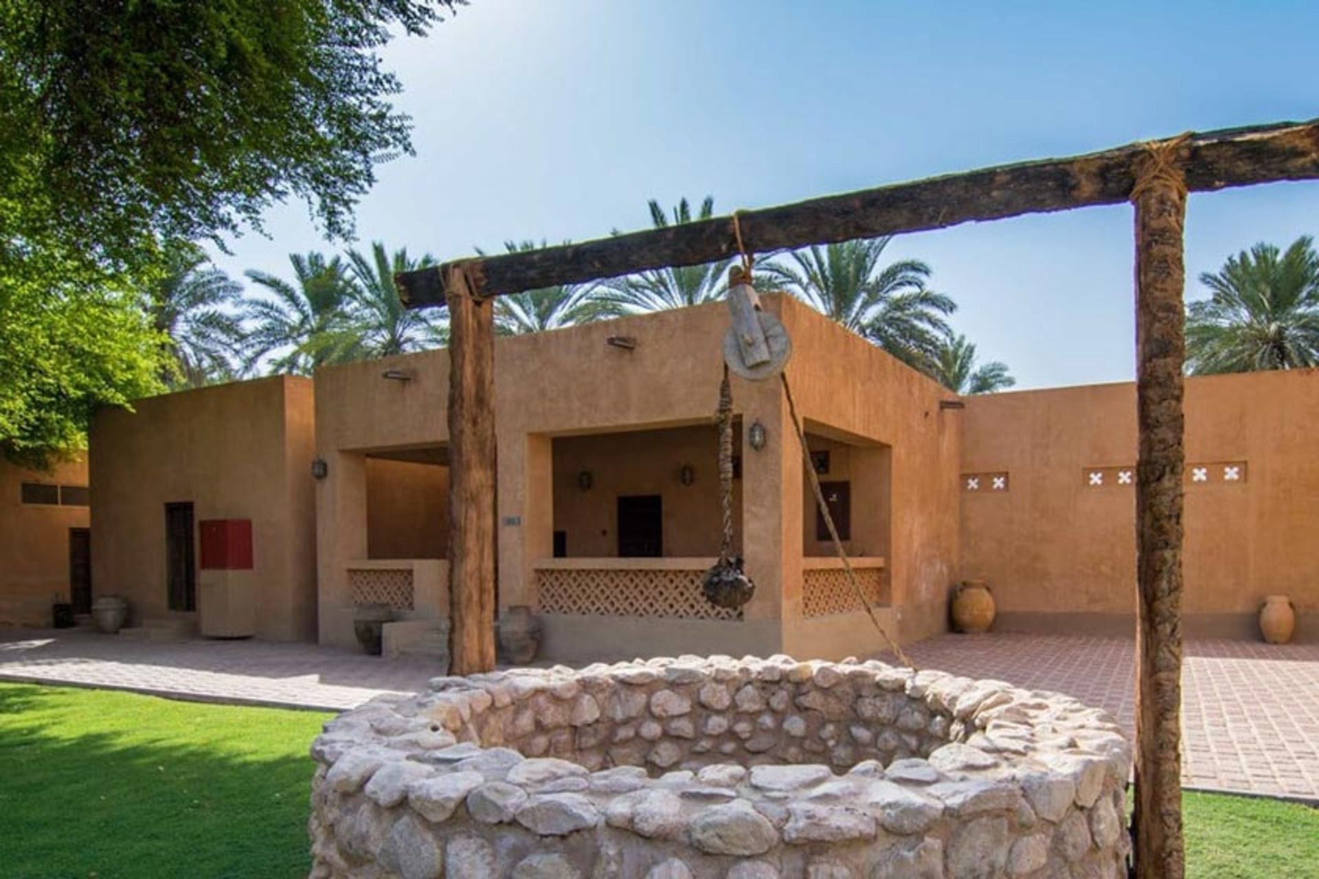 محوطه کاخ موزه العین
