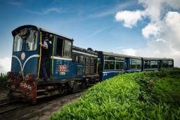 سفر در راه‌ آهن هیمالیایی دارجیلینگ