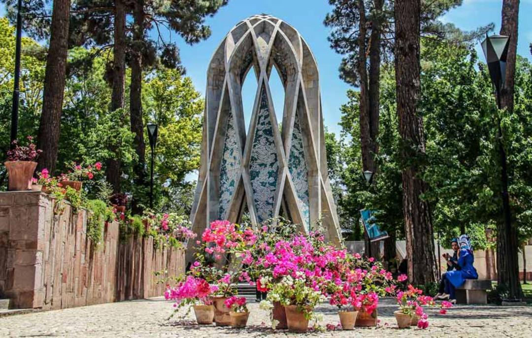 آرامگاه خیام در بهار
