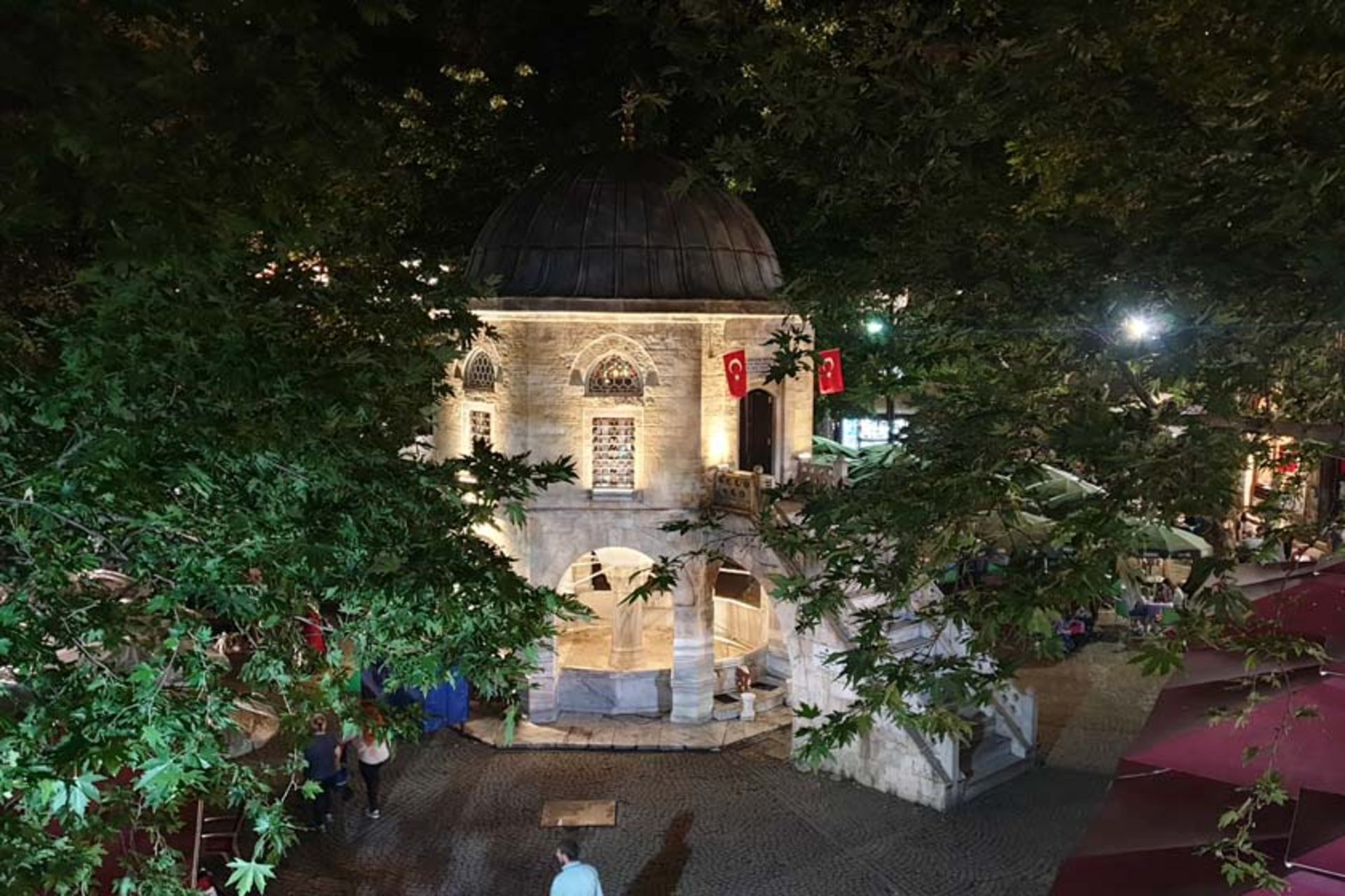 کاروانسرای تاریخی کوزا هان در شب