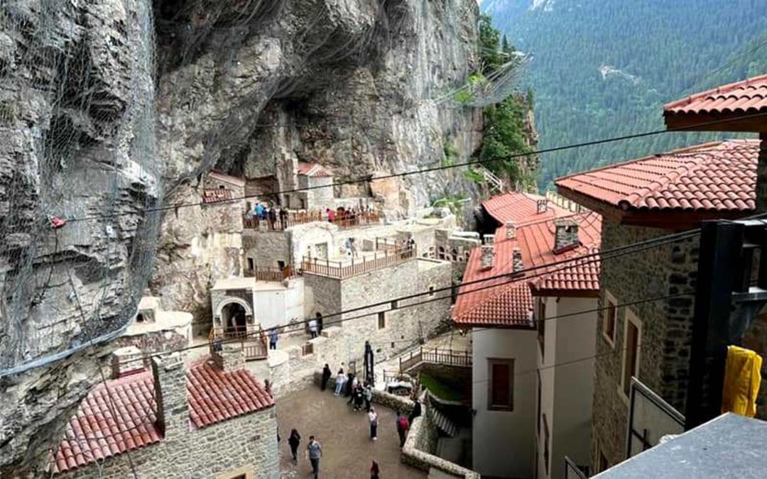 حضور گردشگران در صومعه سوملا