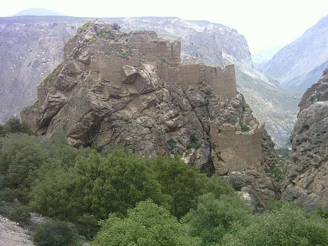 قلعه ملک بهمن در ارتفاع کوه