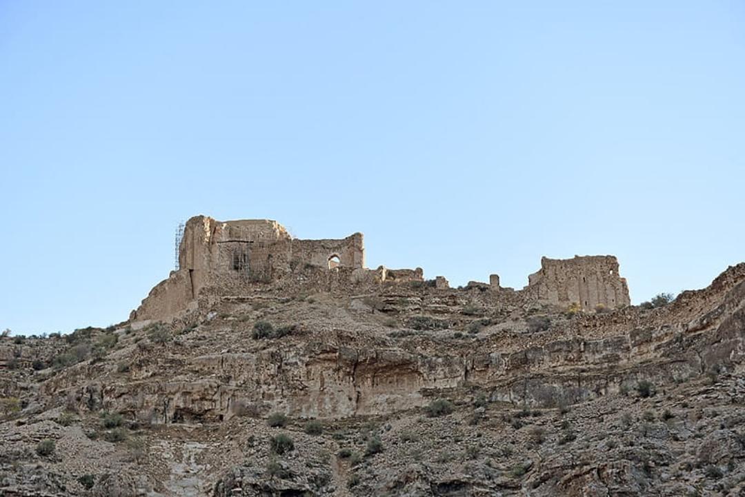 نمایی از معماری پلکانی قلعه دختر