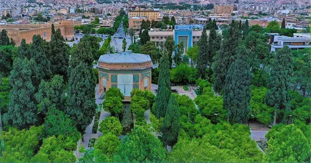 نمایی از عمارت کلاه‌فرنگی