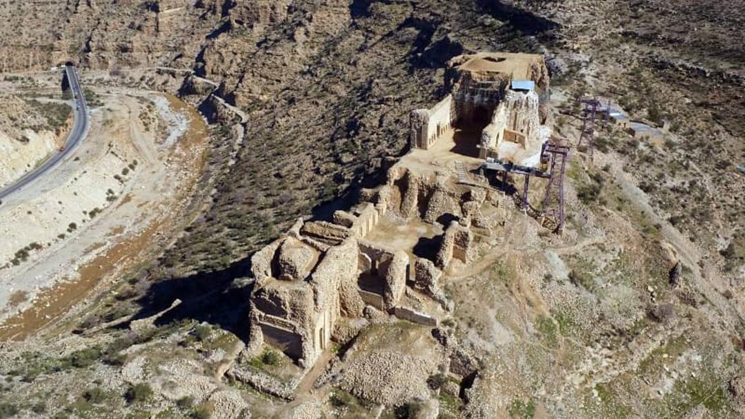 نمایی از کاخ قلعه دختر فیروزآباد