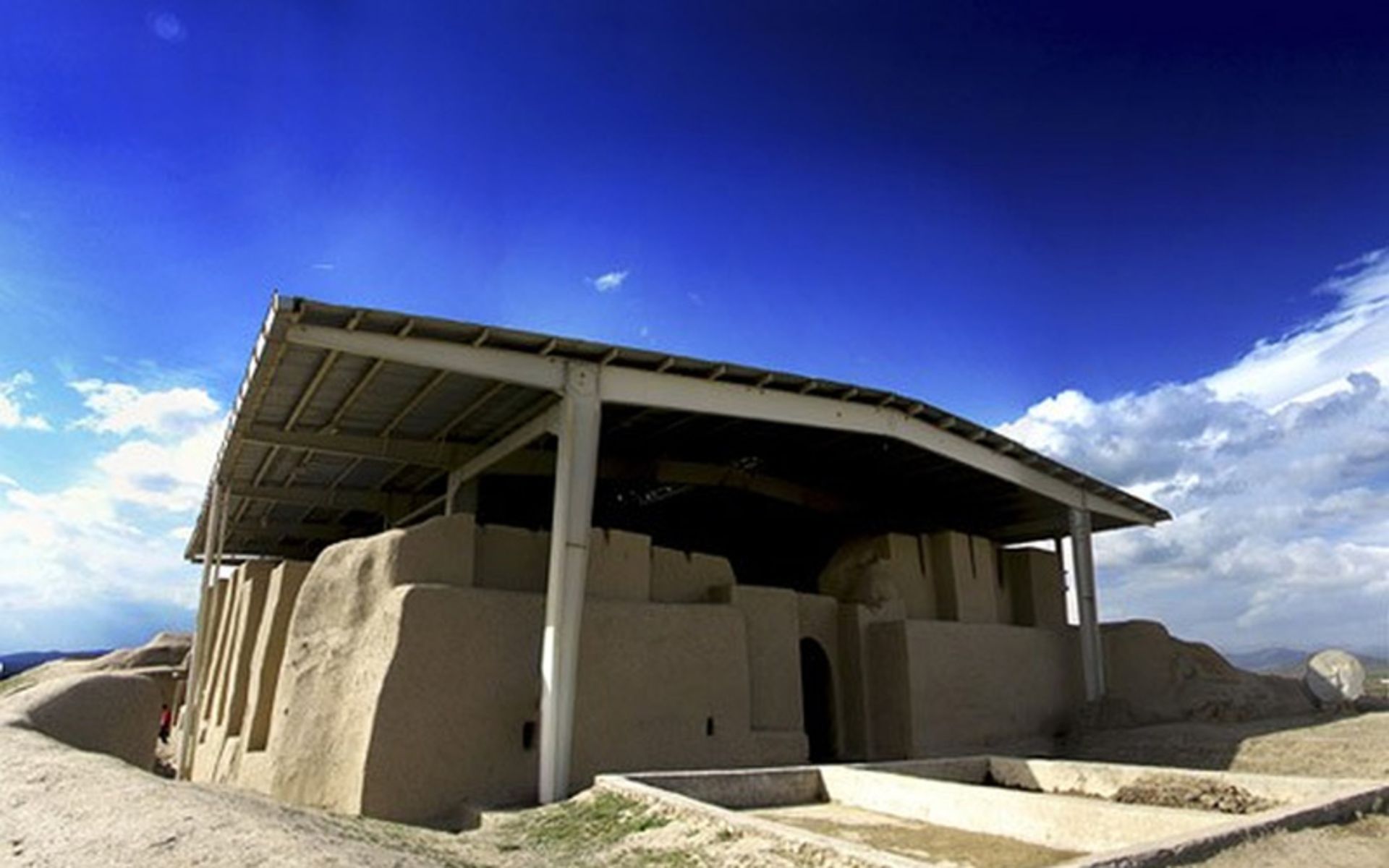 نمای کلی تپه نوشیجان