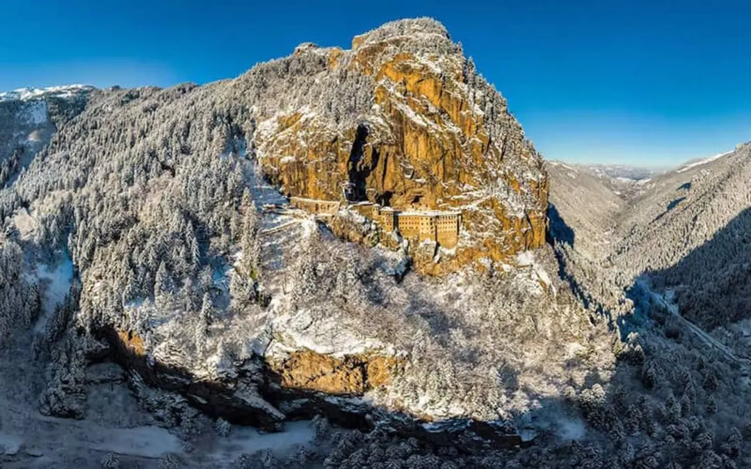صومعه سوملا در دل کوه