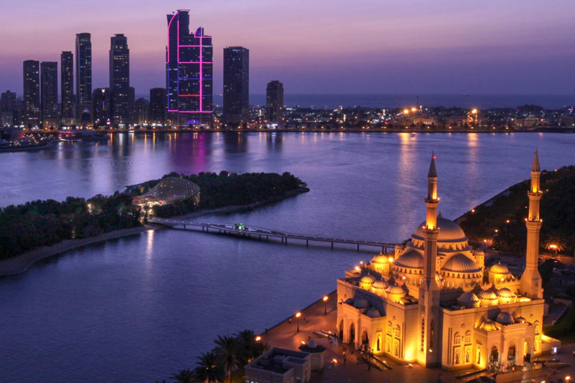 مسجد النور شارجه در شب