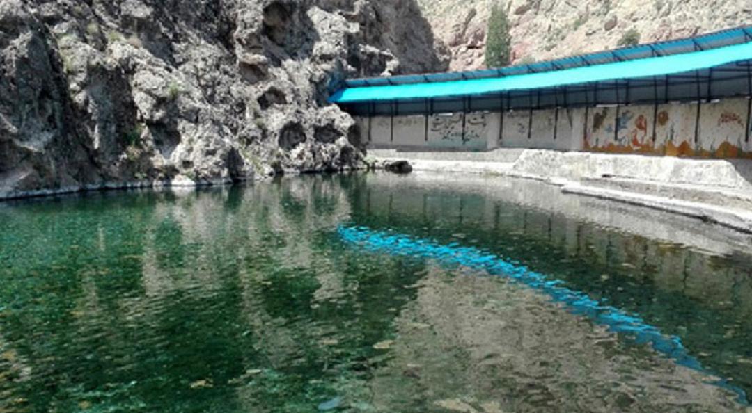 چشمه آب معدنی خمده زرین دشت یا استخر خمبوبه