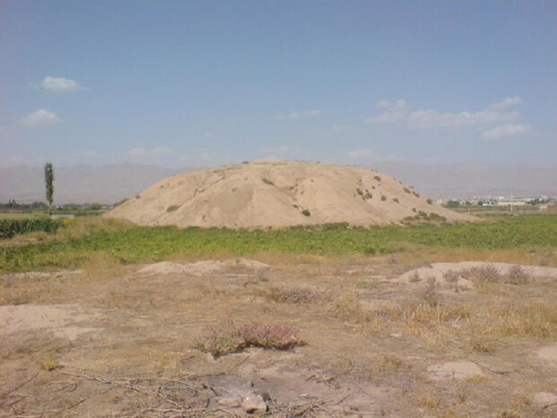 تپه باستانی چال تپه هشتگرد