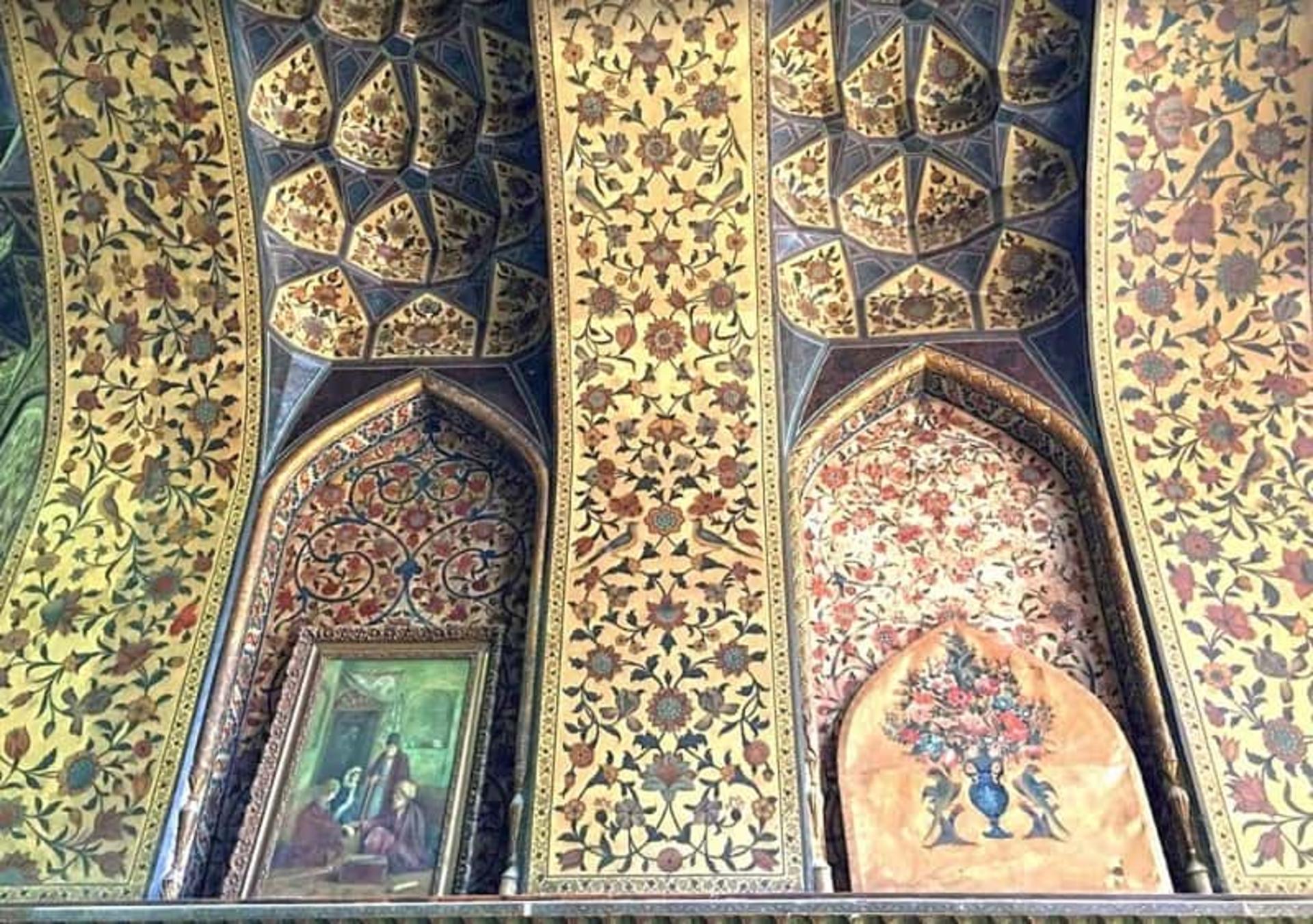 نقاشی‌های عمارت کلاه‌فرنگی