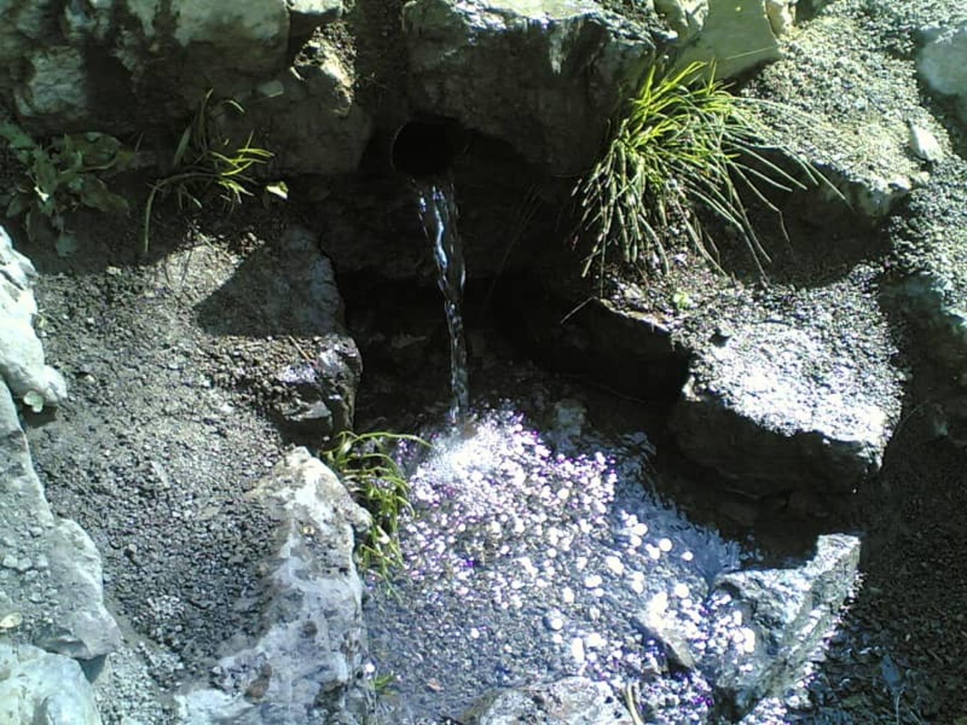 چشمه روستای بایجان لاریجان