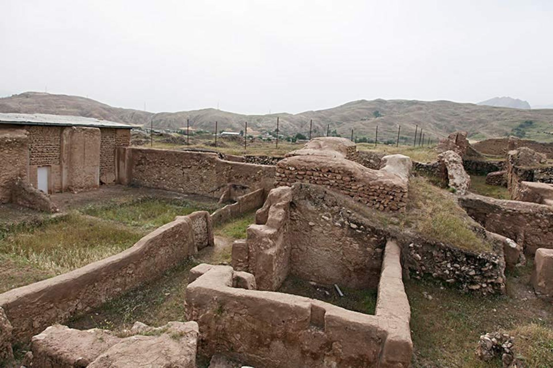 بقایای بناهای شهر سیمره 