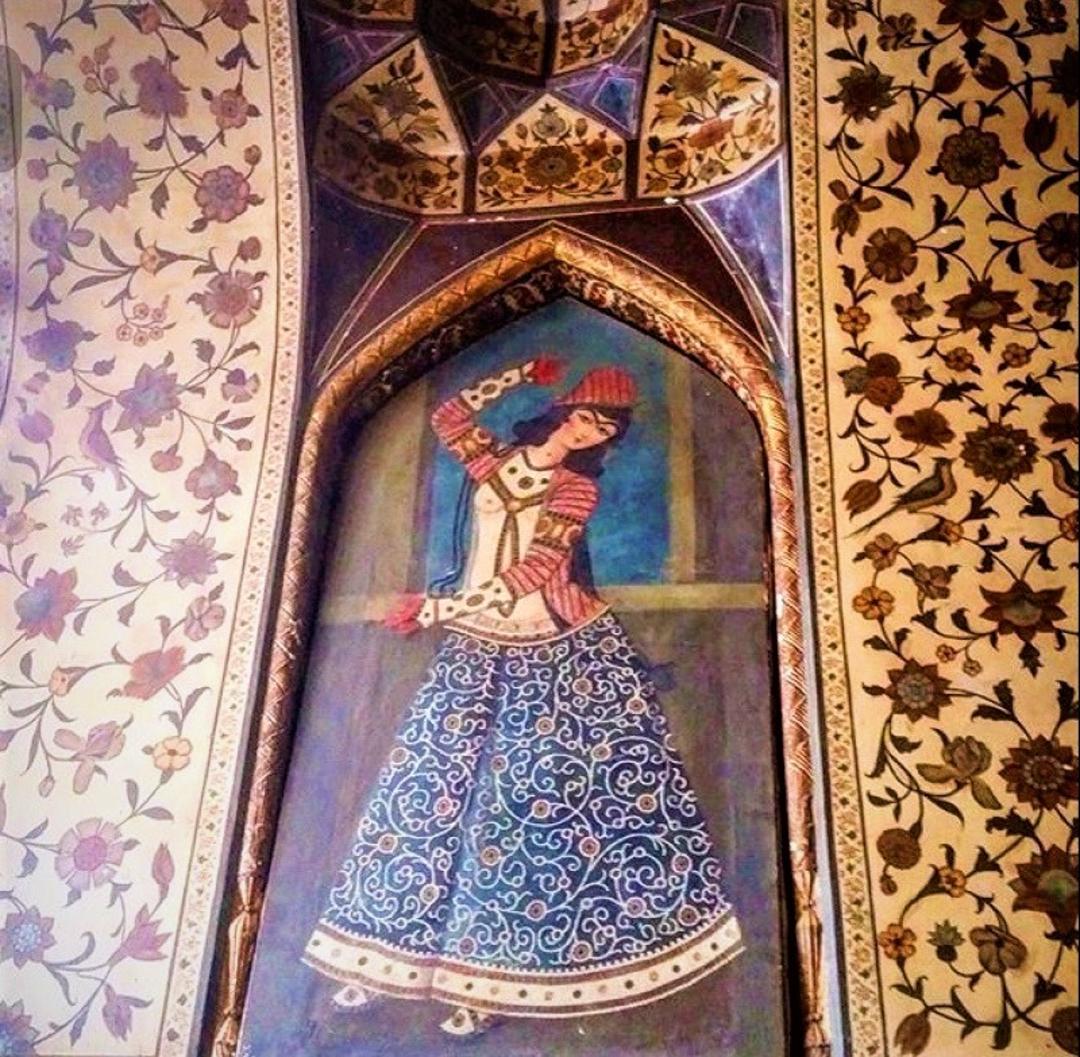 نقاشی‌های عمارت کلاه‌فرنگی