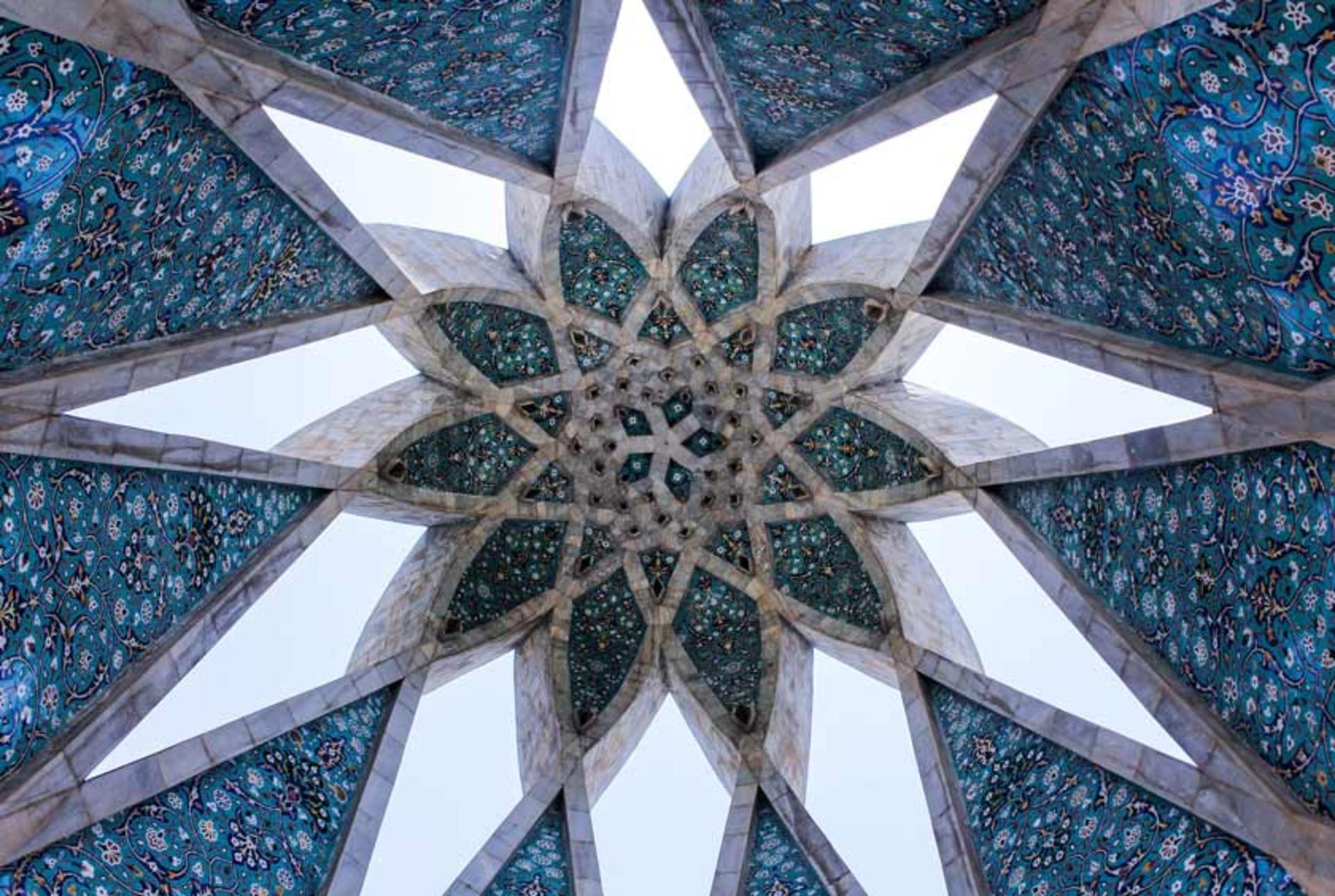 سقف ستاره‌گون آرامگاه خیام