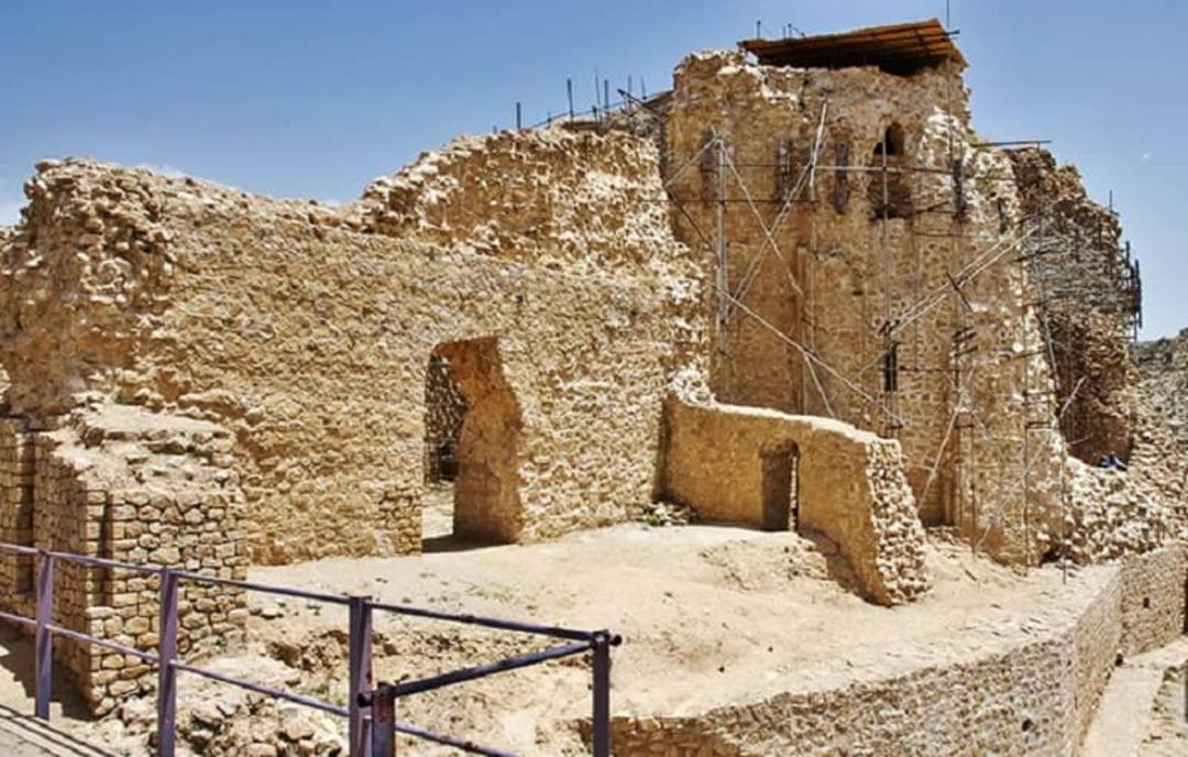 بنای میانی قلعه دختر 