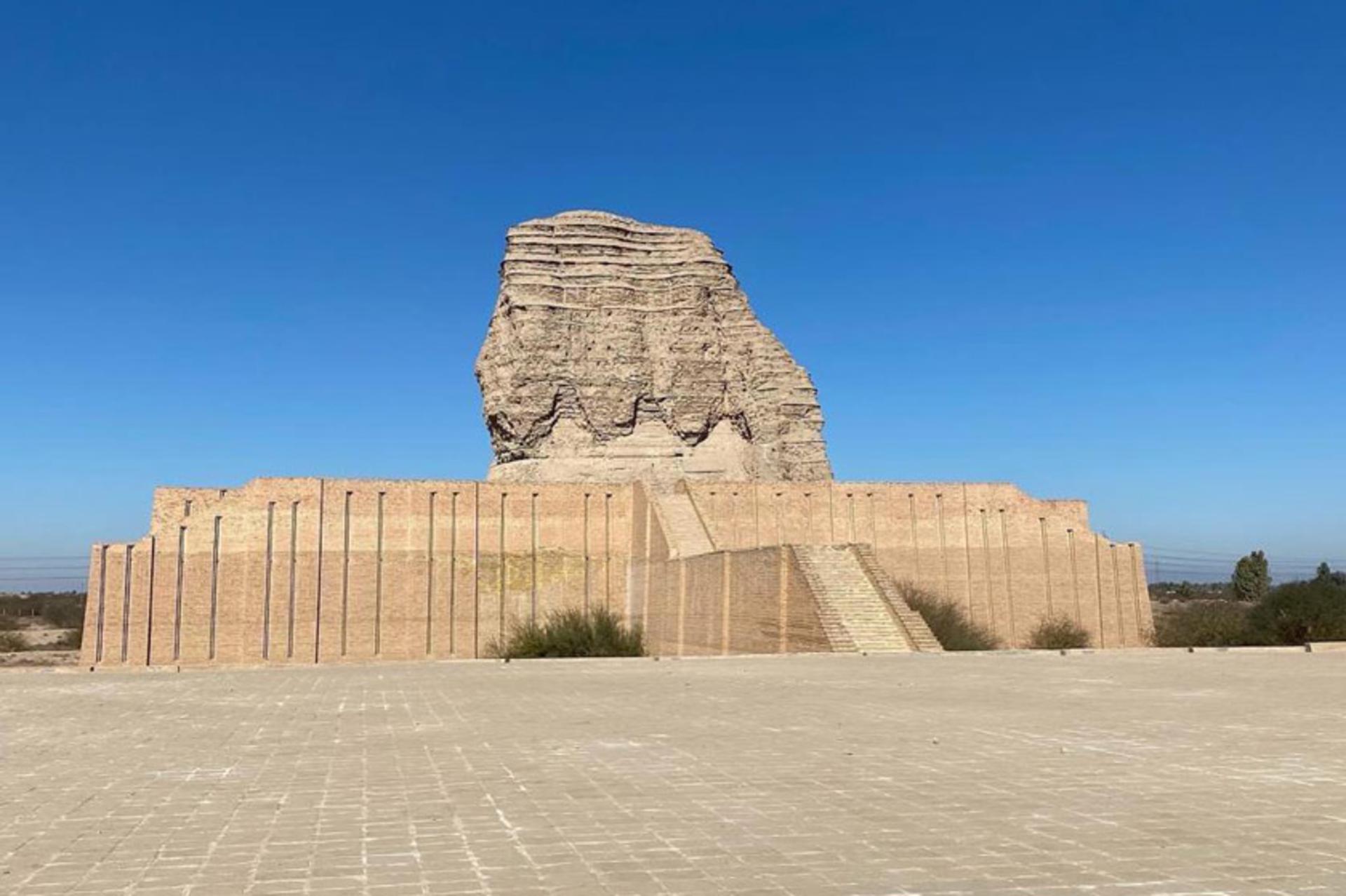 دورنمای زیگورات دور کوریگالزو