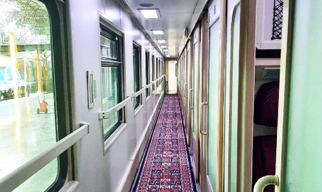 راهروهای قطار غزال رجا