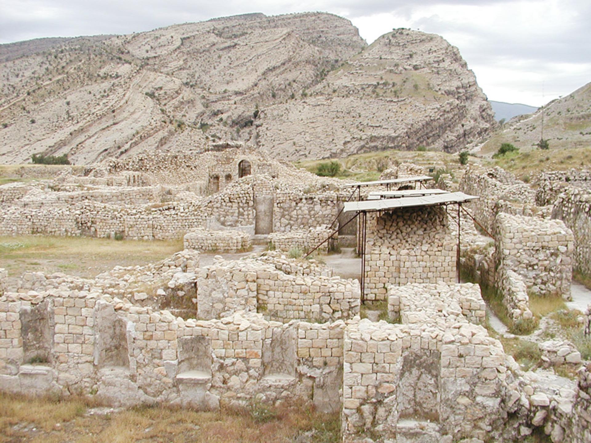 آثار معماری شهر باستانی بیشاپور
