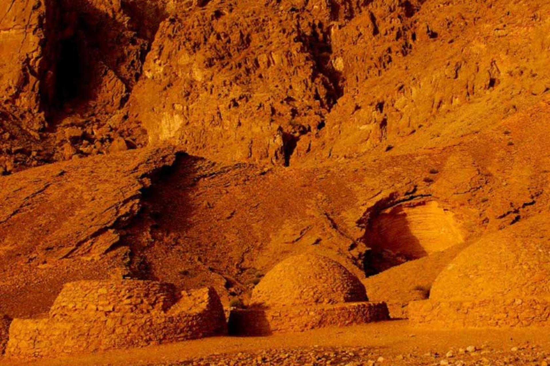 دورنمایی از گورهای حفیت