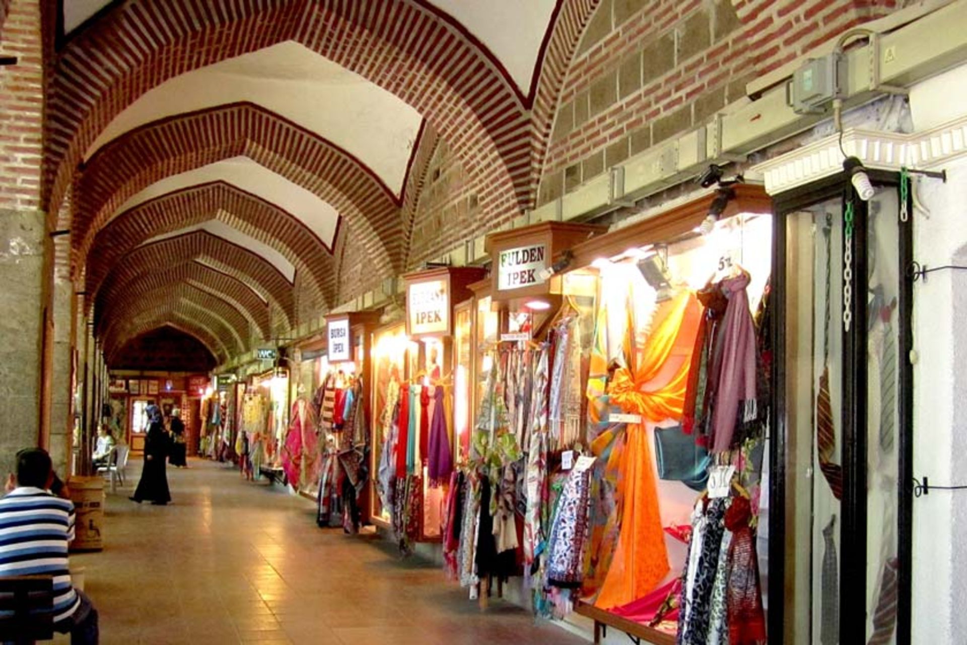 فروشگاه‌های کاروانسرای تاریخی کوزا هان