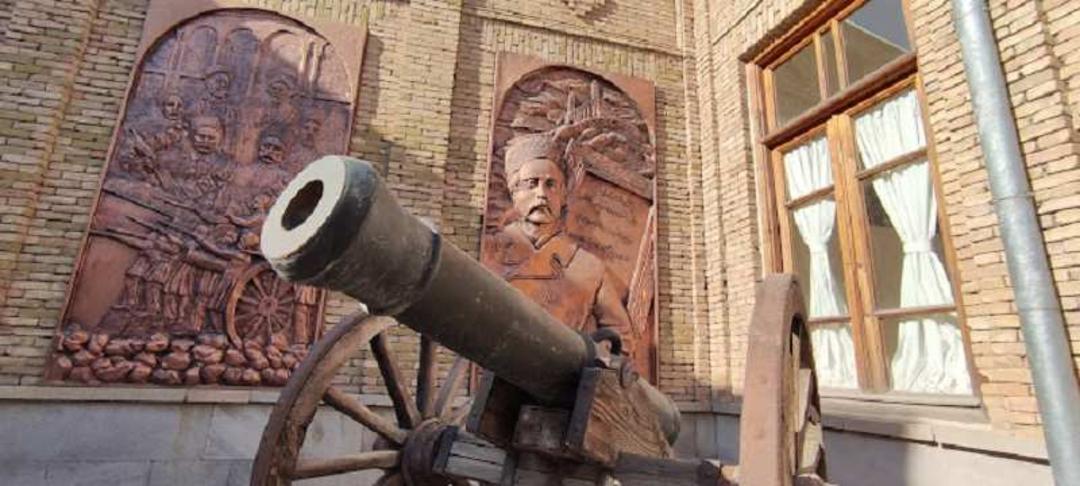 معماری حیاط خانه ستارخان تبریز
