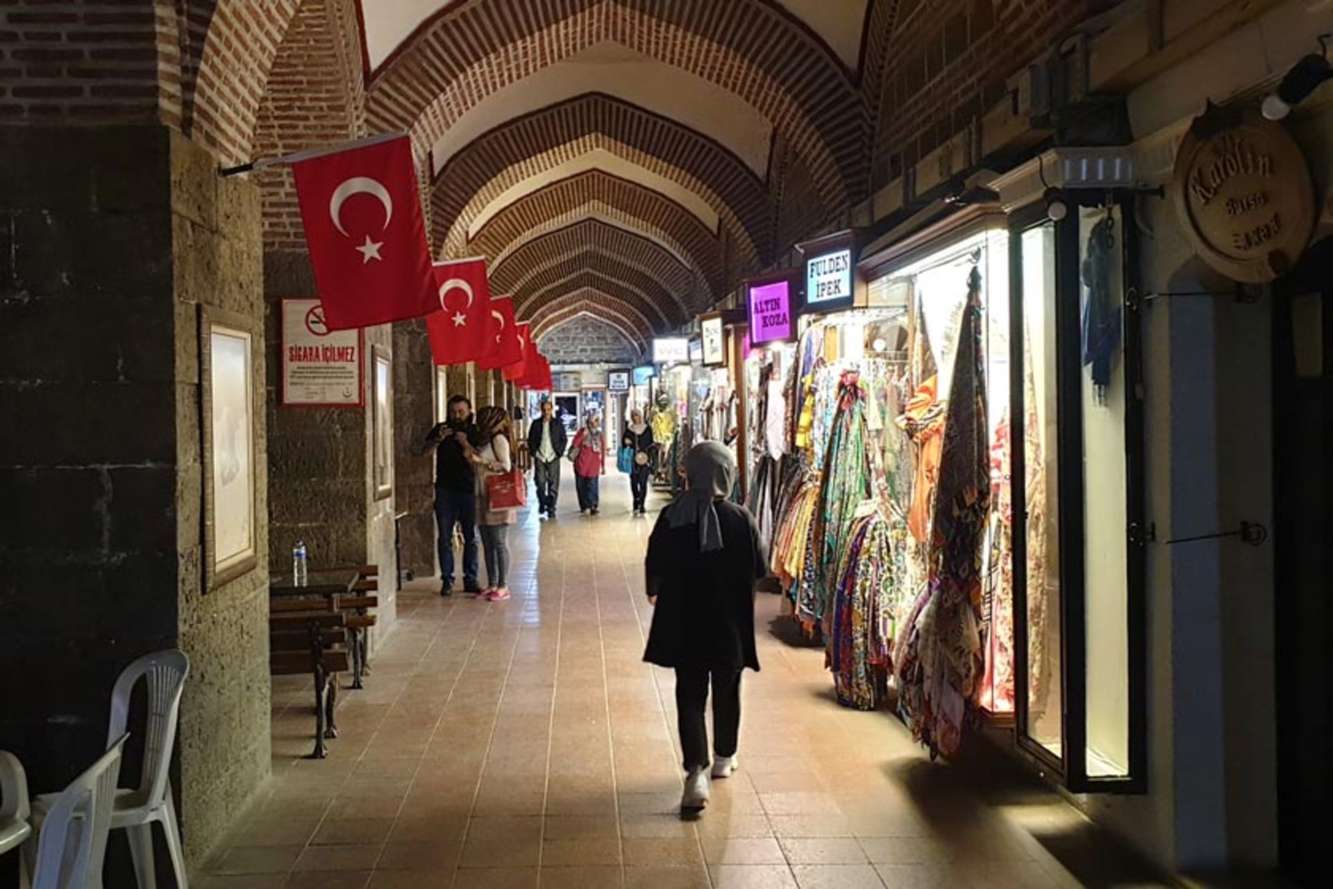 خرید در کاروانسرای تاریخی کوزا هان