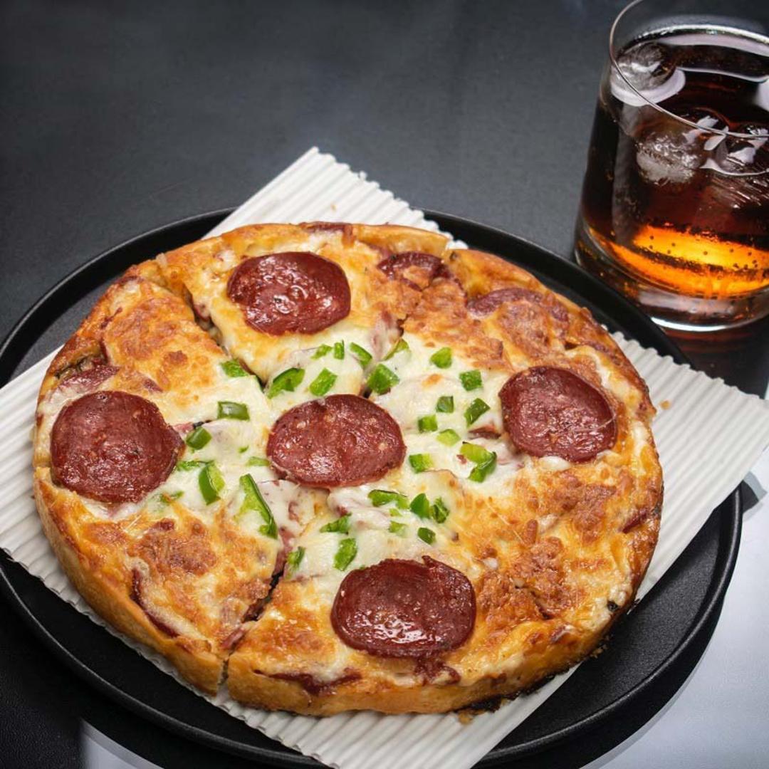 رستوران پیتزا پیتزا پارسیان شعبه بندر انزلی؛ منبع عکس: اینستاگرام pizzapizza.anzali؛ عکاس: نامشخص