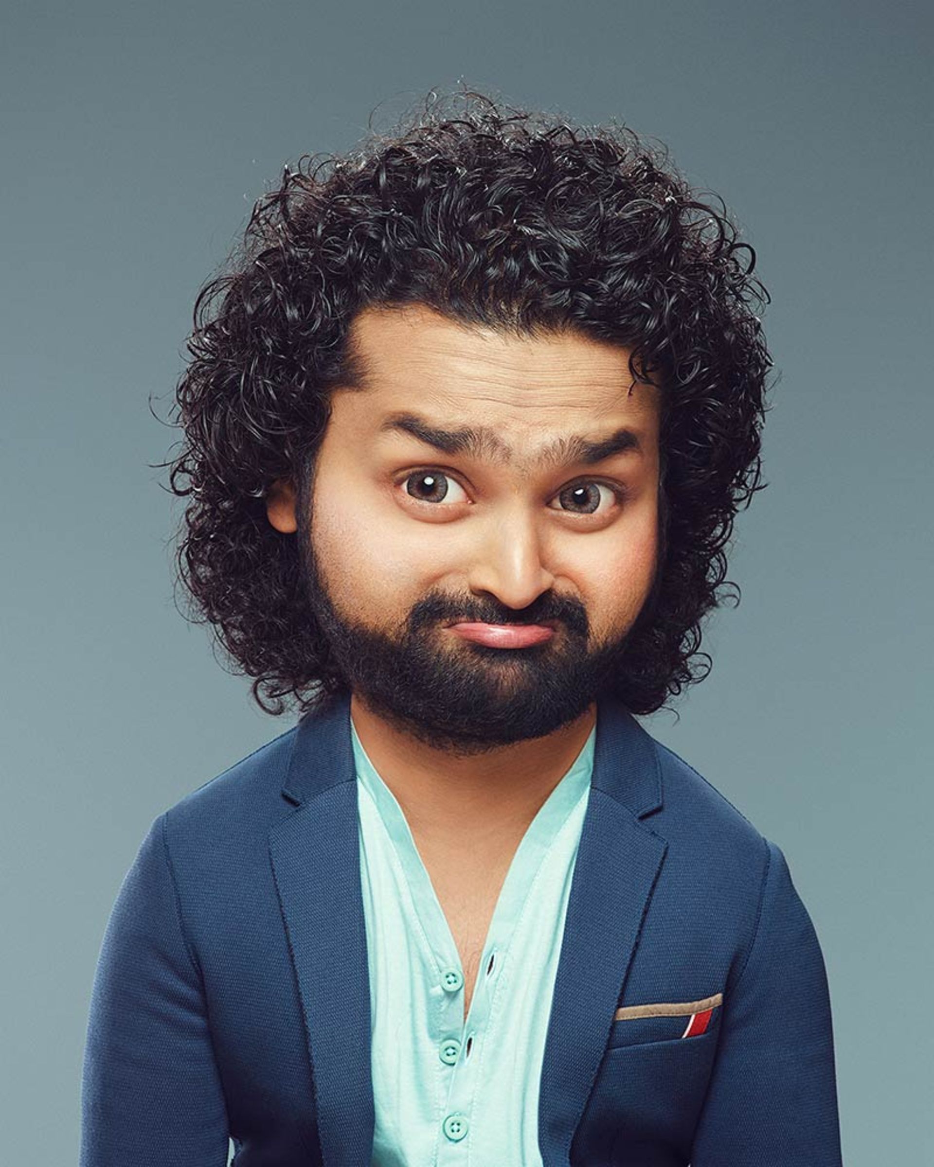 مردی متعجب در لباس کودک؛  اثر Cristian Girotto