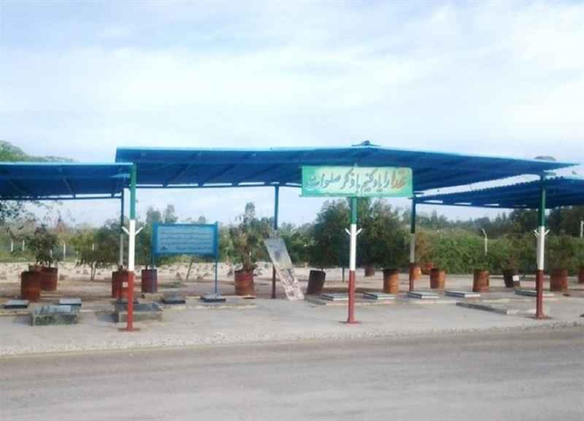 آرامگاه شهدای جزیره سیری؛ منبع عکس: وب سایت petromuseum؛ عکاس: ناشناس