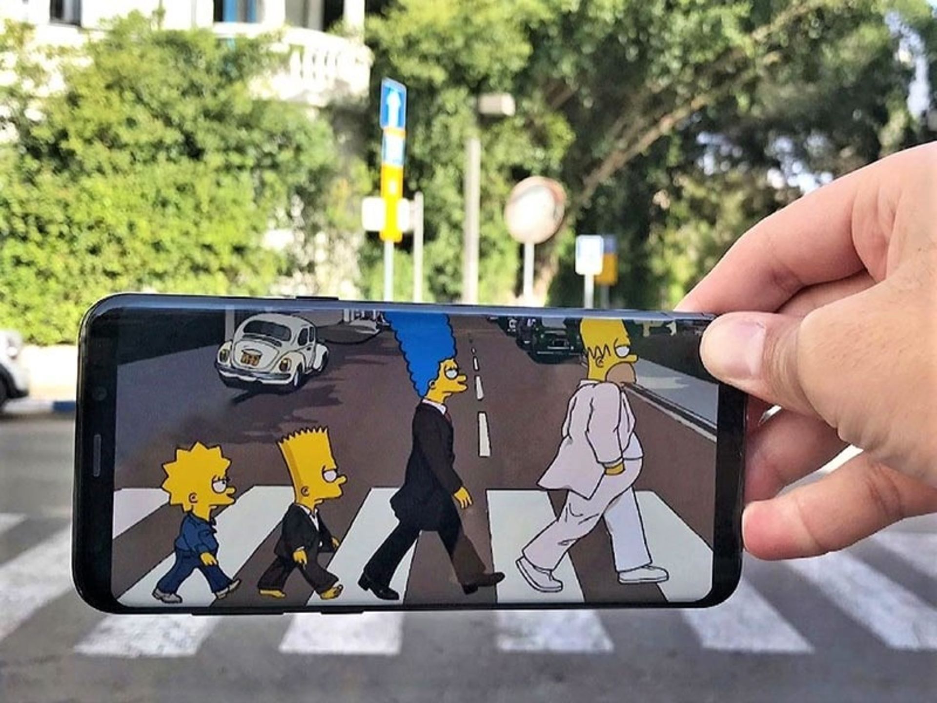 عکس سیمپسون‌ها روی خط عابر پیاده