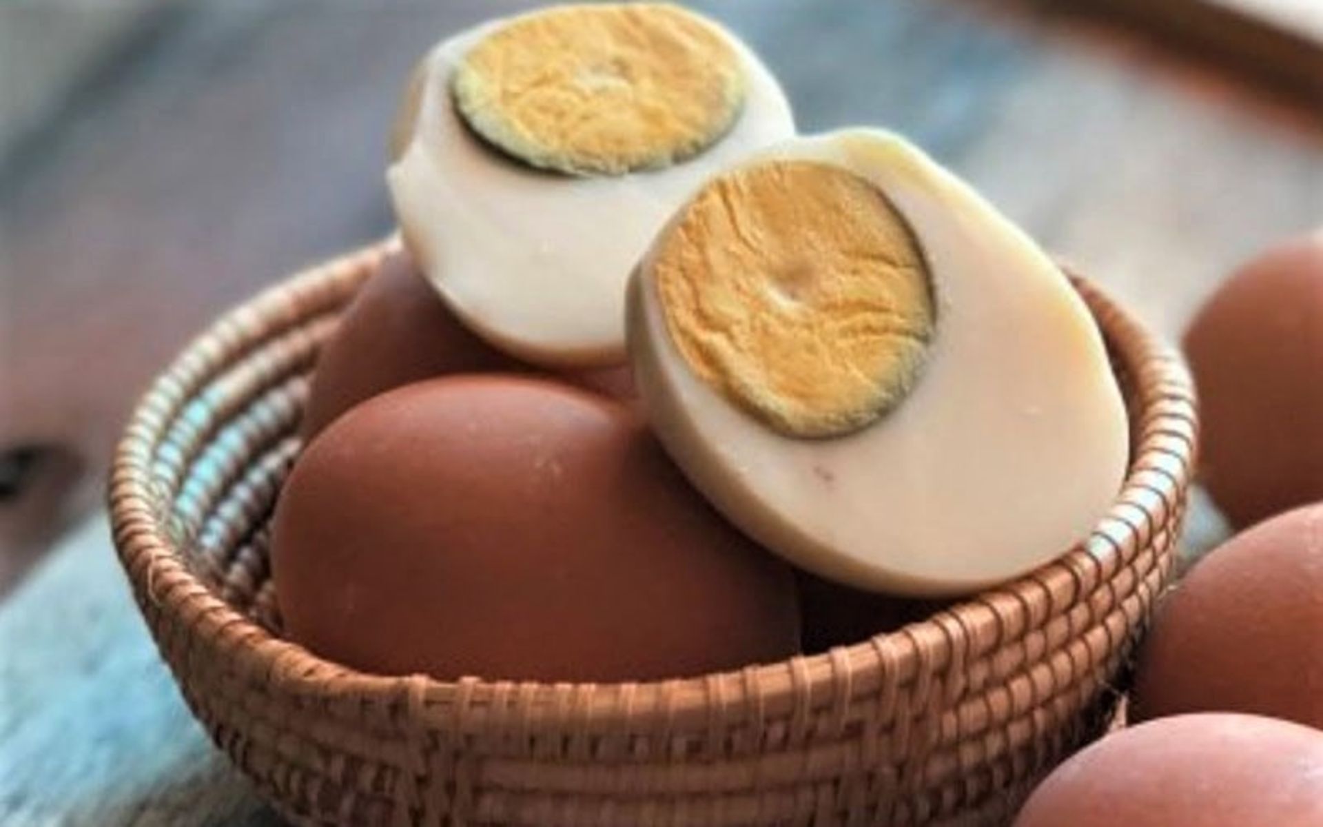 تخم مرغ آب پز سبزرنگ