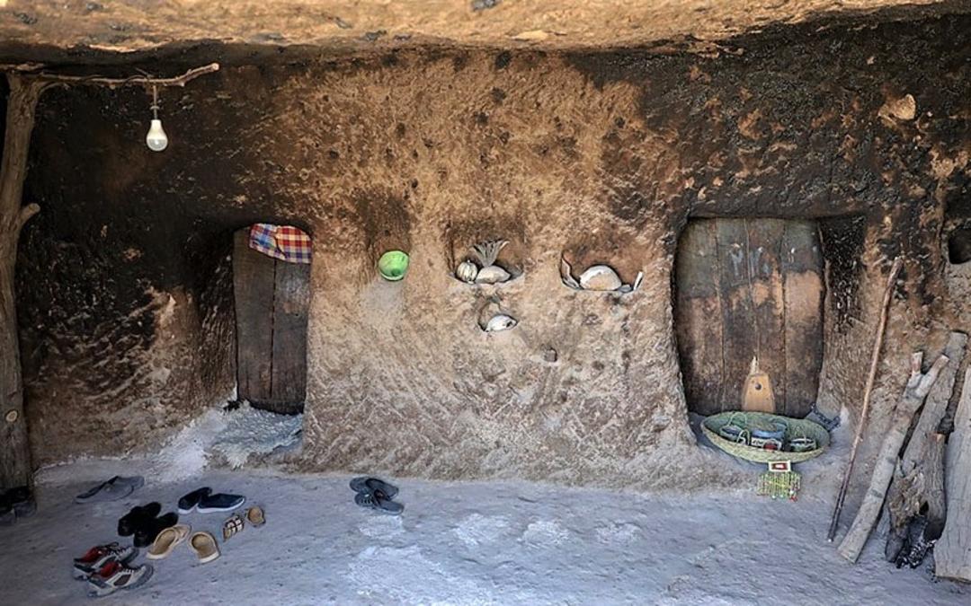 ورودی یک خانه در روستای میمند، منبع عکس: ویکی مدیا، عکاس: ninara