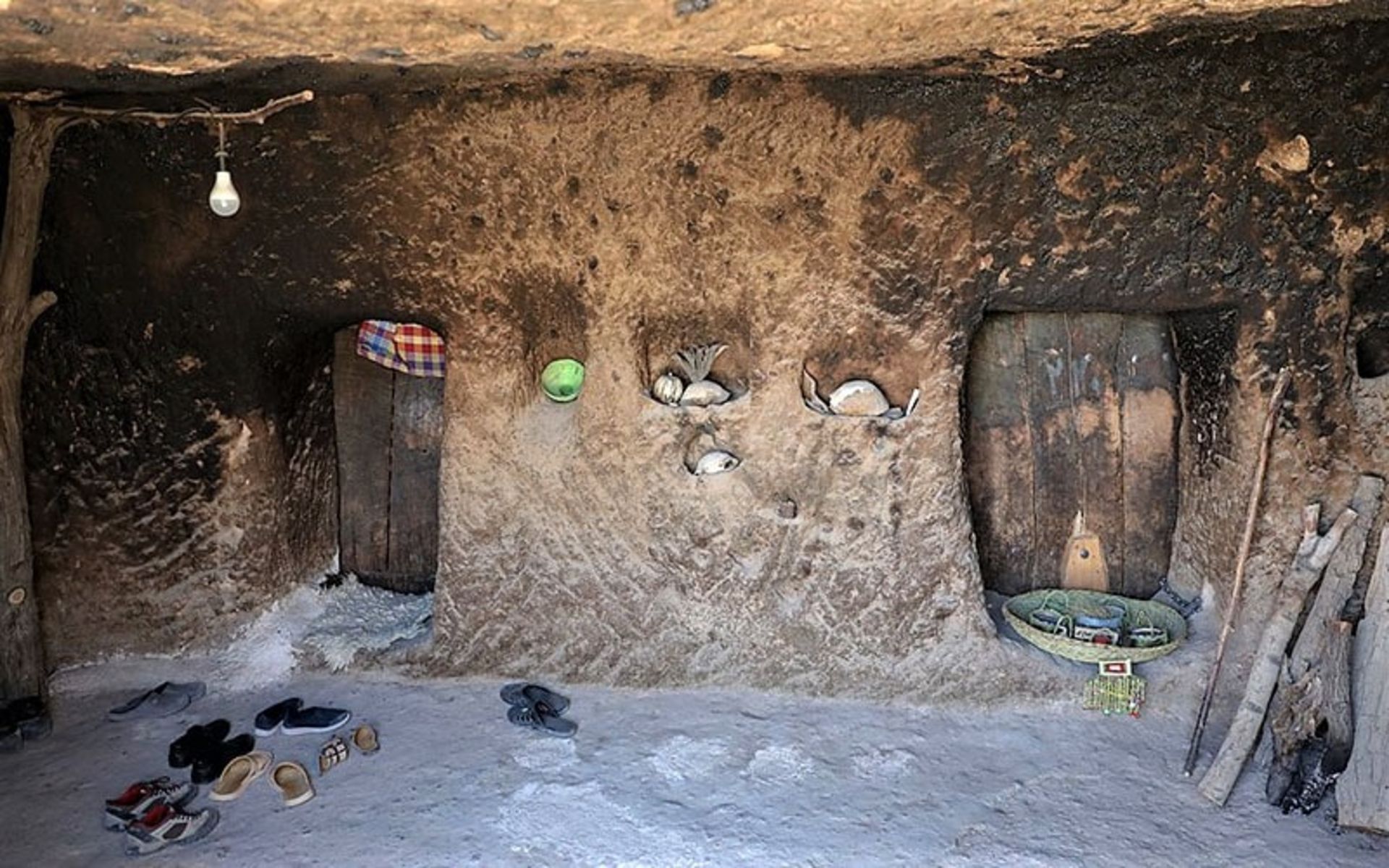 ورودی یک خانه در روستای میمند، منبع عکس: ویکی مدیا، عکاس: ninara