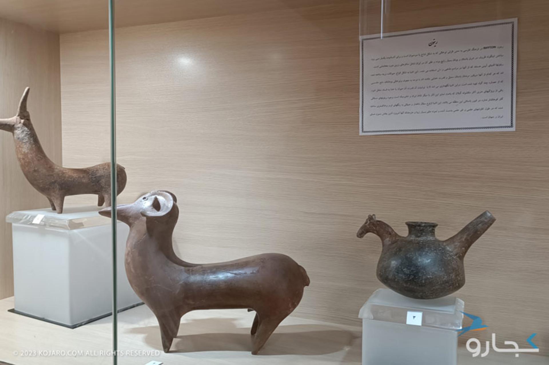 نحوه نمایش آثار و ارائه اطلاعات در موزه باستان‌شناسی رشت؛ منبع: کجارو