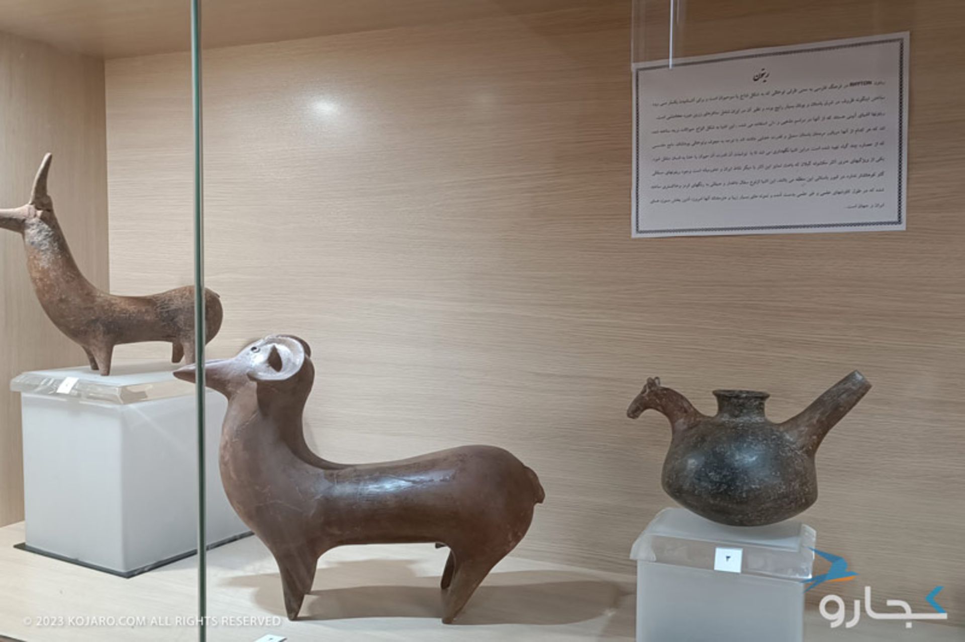 نحوه نمایش آثار و ارائه اطلاعات در موزه باستان‌شناسی رشت؛ منبع: کجارو