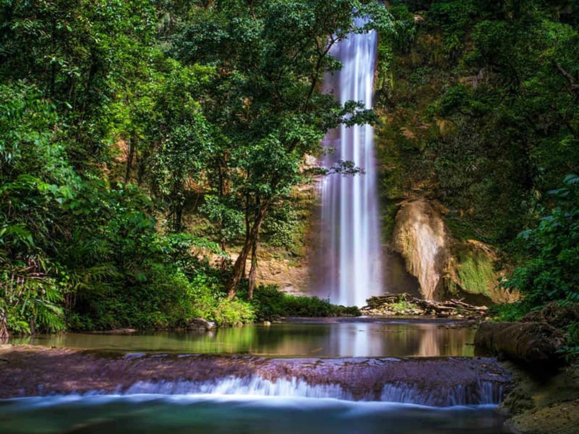 آبشارهای تنارو جزایر سلیمان؛ منبع عکس: Kirklandphotos، عکاس: D. Kirkland